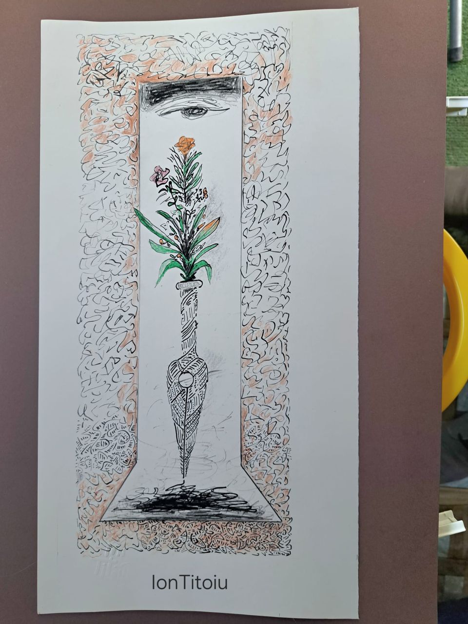 Vas-totem în nișă